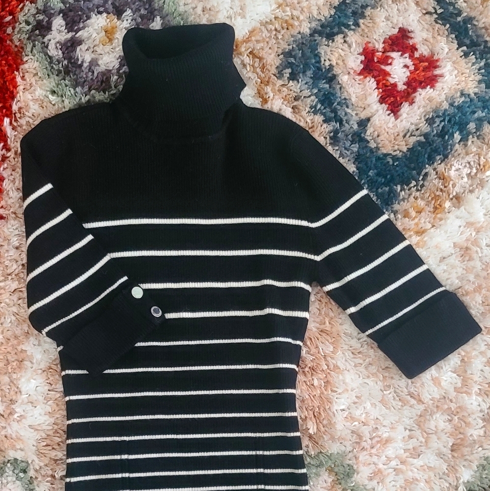 WHBM Turtleneck Sweater 🖤
